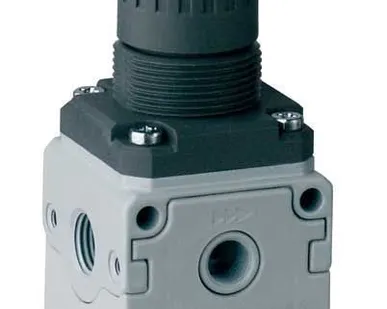 фото Регуляторы давления Camozzi серии МС батарейной сборки.