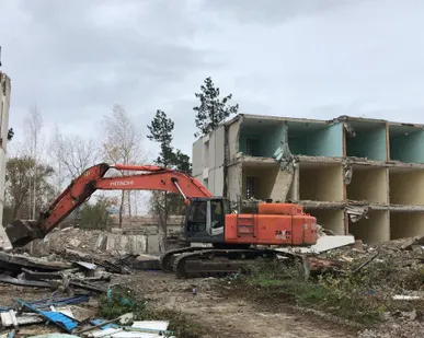 фото Демонтаж зданий, строений, снос домов и сооружений, разбор конструкций, демонтаж ж/б