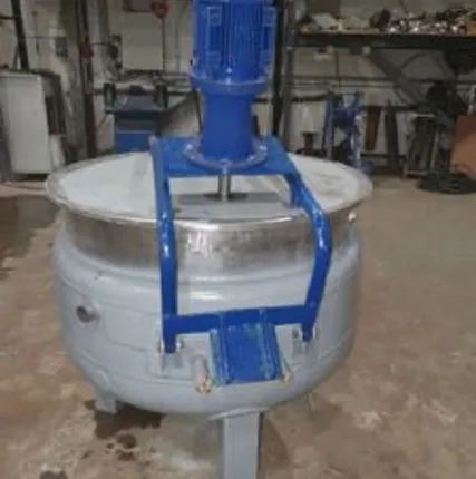 Фото №0 Емкость нержавеющая, объем — 0,35 куб.м., с рубашкой и мешалкой Б/У в Москве