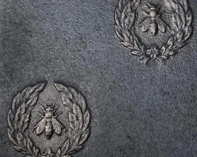 фото Чугунная плитка "Пчелки"