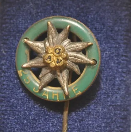 Фото №0 Фрачный знак горного егеря из альпийского союза ÖAV