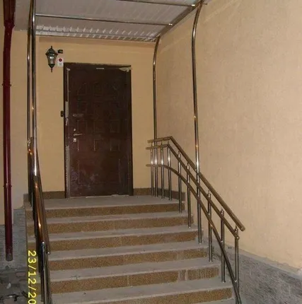 Фото №0 Козырьки стальные нержавеющие. Конструкции со стеклом.