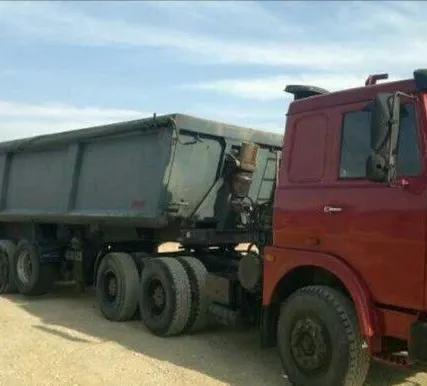 Фото №0 Тягач с трейлером и прицепами