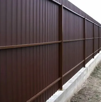 Фото №0 Забор из профнастила С8 крашенный СТАНДАРТ с круглым столбом ø73