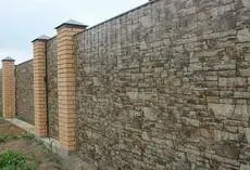 Фото №0 Забор из профнастила под камень