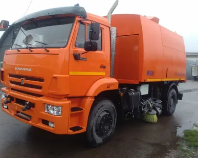 фото Вакуумная подметально-уборочная машина КО-318Д (Шасси Камаз)