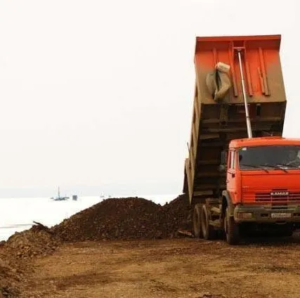 Фото №0 Засыпка котлованов своими самосвалами 10 м3; 20 м3; 25 м3;