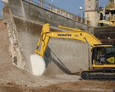 фото Аренда гусеничного экскаватора Komatsu PC200