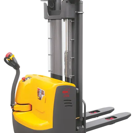 Фото №0 Штабелер самоходный 1,5 т 4,5 м XILIN CDDR15-III Li-ion 24/150 В/Ач (сопровождаемый)