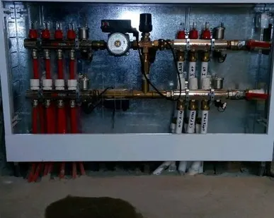 фото Монтаж коллекторной группы на радиаторы и теплый пол