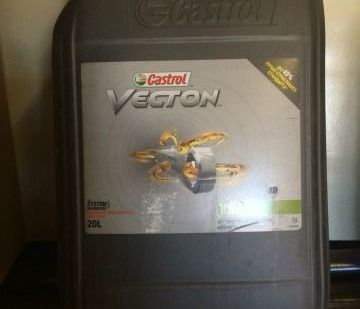 фото Моторное масло Castrol Vecton 10-40 20л в канистрах. SAE-7