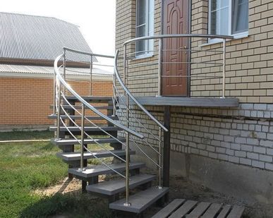 фото Лестницы металлические ( на металлокаркасе )