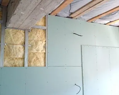 фото Устройство слоя влагостойкого гипсокартона по существующей гипсокар