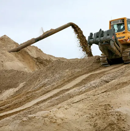 Фото №0 Песок строительный крупнозернистый 0-5