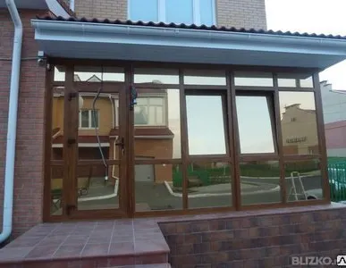 фото Пластиковые двери REHAU