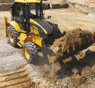 фото Экскаватор-погрузчик Volvo BL71 в аренду от собственника!