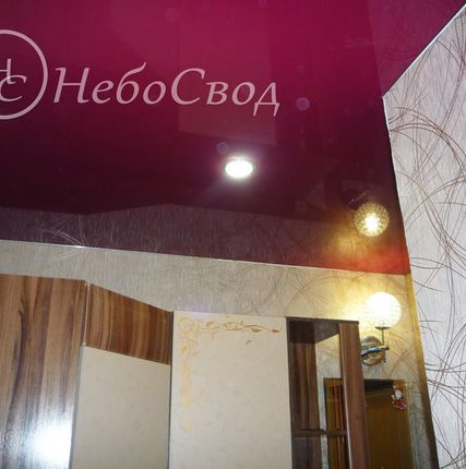 Фото №0 Натяжной потолок цветной со светильниками