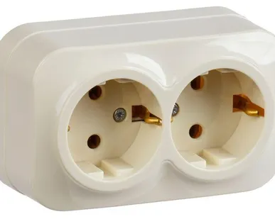 фото Розетка 2-м ОП GLORY РС22-3-ХК 16А с заземл. крем. IEK ERH21-K33-16