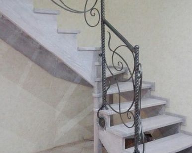 фото Кованые перила на лестницы в современном стиле