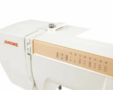 фото Швейная машина Janome Sewist 709, белый