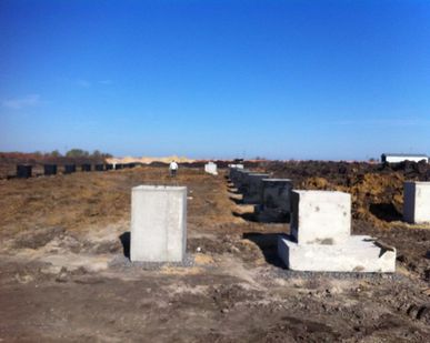 фото Столбчатый фундамент с выставлением анкерной группы под ангар, склад