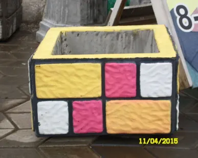 фото Вазон уличный для цветов бетонный (Куб)