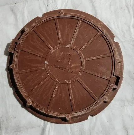 Фото №0 Люк ПП тип Л 30 kH красный 765/625/70 до 3т