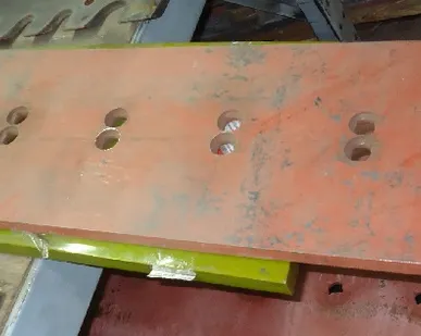 фото Нож средний прямой из стали 400-500HB на специальную технику КДМ 1220х220х20