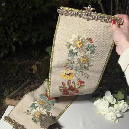 Фото №0 Вышивка сонетка на бронзовых держателях 24х110 см