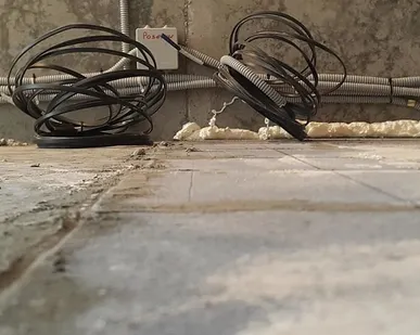 фото Прокладка проводки открытой по скобам