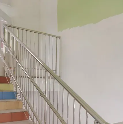 Фото №0 Перила для школ и детских садов