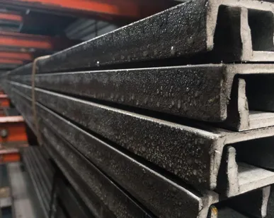 фото Швеллер 24 мм П 3 сп 12 м НТМК