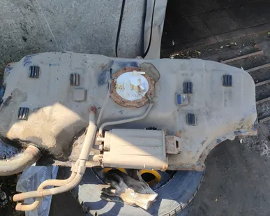 фото Ремонт бензобаков железных всех марок, коррозийных, с антикоррозийной обработкой в Санкт-Петербурге