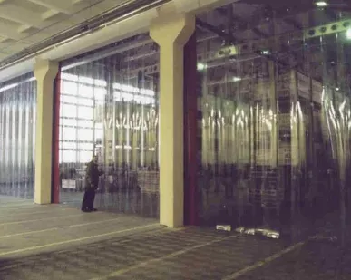 фото ПВХ завеса морозостойкая прозрачная гладкая 4х400