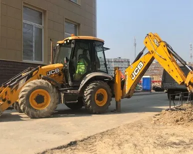 фото Аренда экскаватора-погрузчика