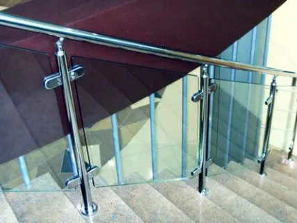 Фото №0 Перила и ограждения из нержавеющей стали со стеклом