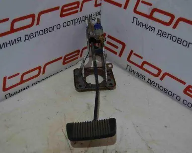 фото Педаль тормоза на Toyota Celsior 1UZ-FE