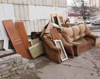 фото Увезти старую мебель. Утилизация хлама. Вывоз мусора.