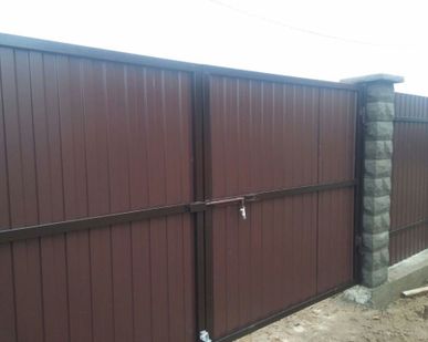 фото СТРОИТЕЛЬСТВО ЗАБОРА ИЗ ПРОФНАСТИЛА ПОД КЛЮЧ