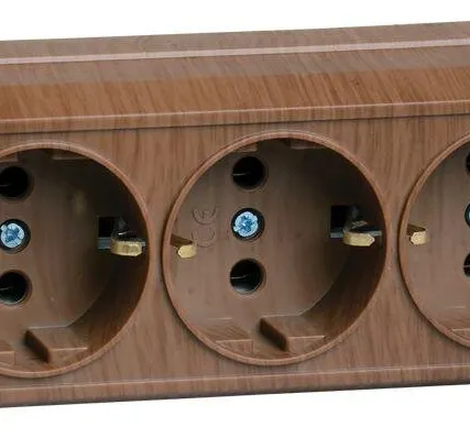 Фото №0 Розетка 3-м ОП Октава 16А РС23-3-ОД с заземл. дуб ИЭК ERO31-K04-16-DC