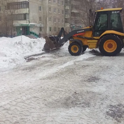 Фото №1 Уборка снега современными тракторами