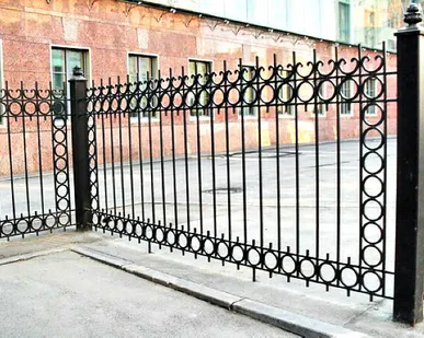 фото Газонное ограждение металлическое