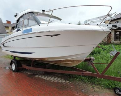 фото Кабинный катер Beneteau Antares 6.80