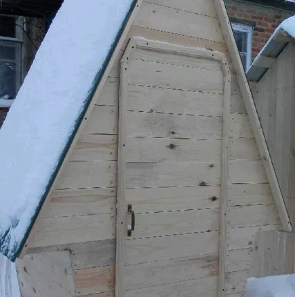 Фото №0 Туалет «Теремок» с сиденьем