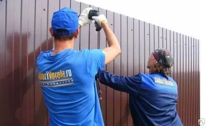 Фото №0 Монтаж забора из профнастила