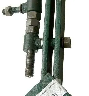 фото Кронштейн с винтом