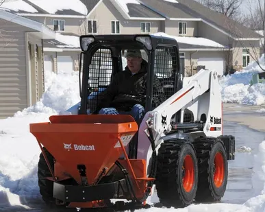 фото Разбрасыватель соли и песка Bobcat
