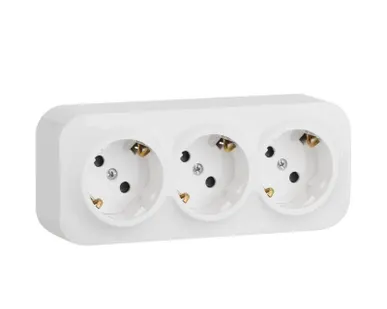 фото Розетка 3-м ОП Quteo 16А IP20 250В 3х2P+E с заземл. защ. шторки бел. Leg 782238