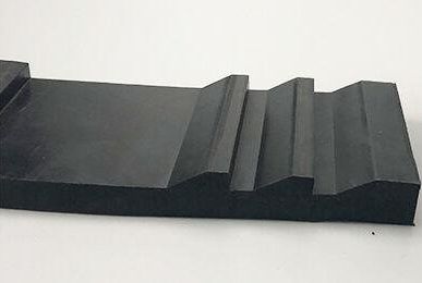 фото Y-образные двойные резиновые боковые ограждения для конвейера