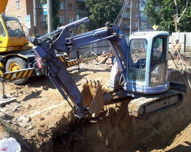фото Копка траншей под ленточные фундаменты